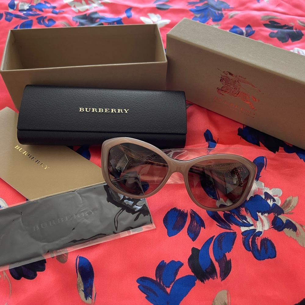 Authentic Burberry Sunglasses 👓🌞